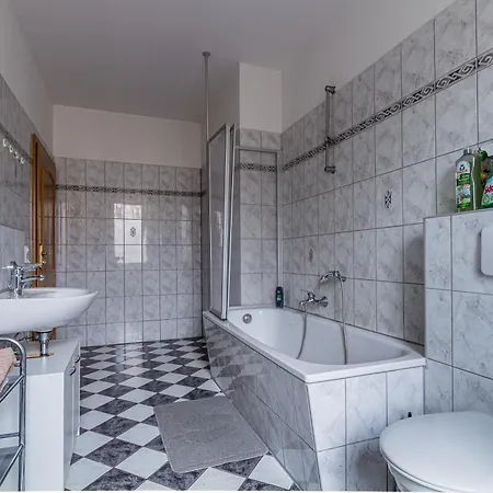 2-zimmerwohnung Ludwig Mit Balkon Fuer Handwerker Fuer 5 Personen Apartment Leipzig
