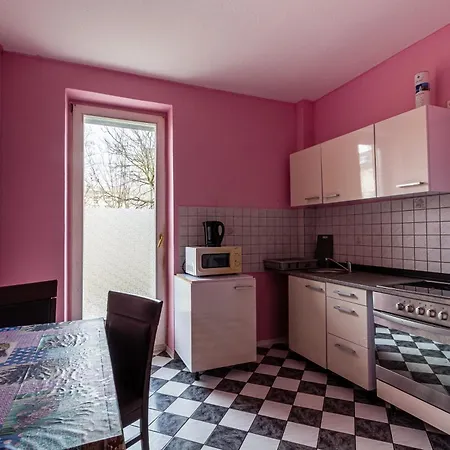 Apartment 2-zimmerwohnung Ludwig Mit Balkon Fuer Handwerker Fuer 5 Personen